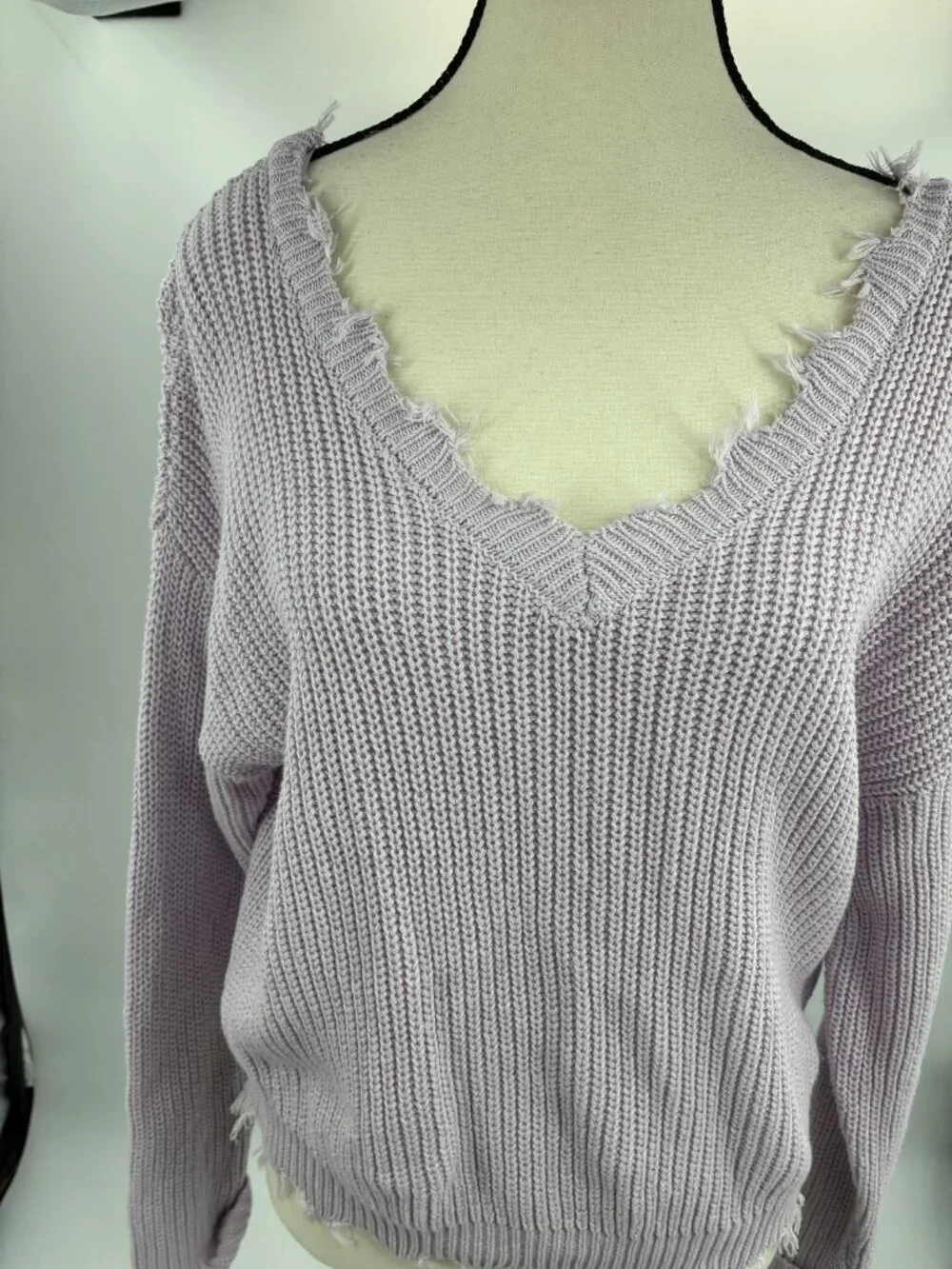 Moon & Madison Womens Lavender Distressed V-Neck Rib Knit Sweater Size L